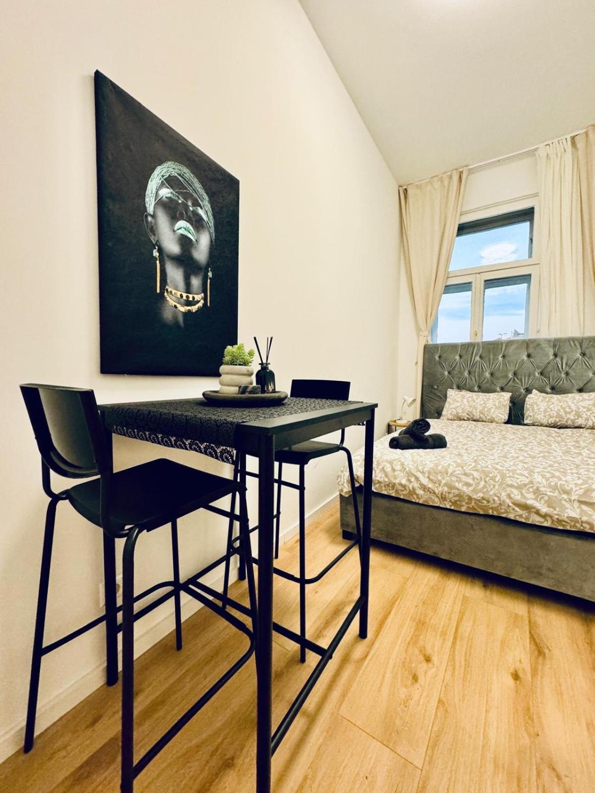 4br Shared With View Only 7- Min To Westbahnhof * Vídeň